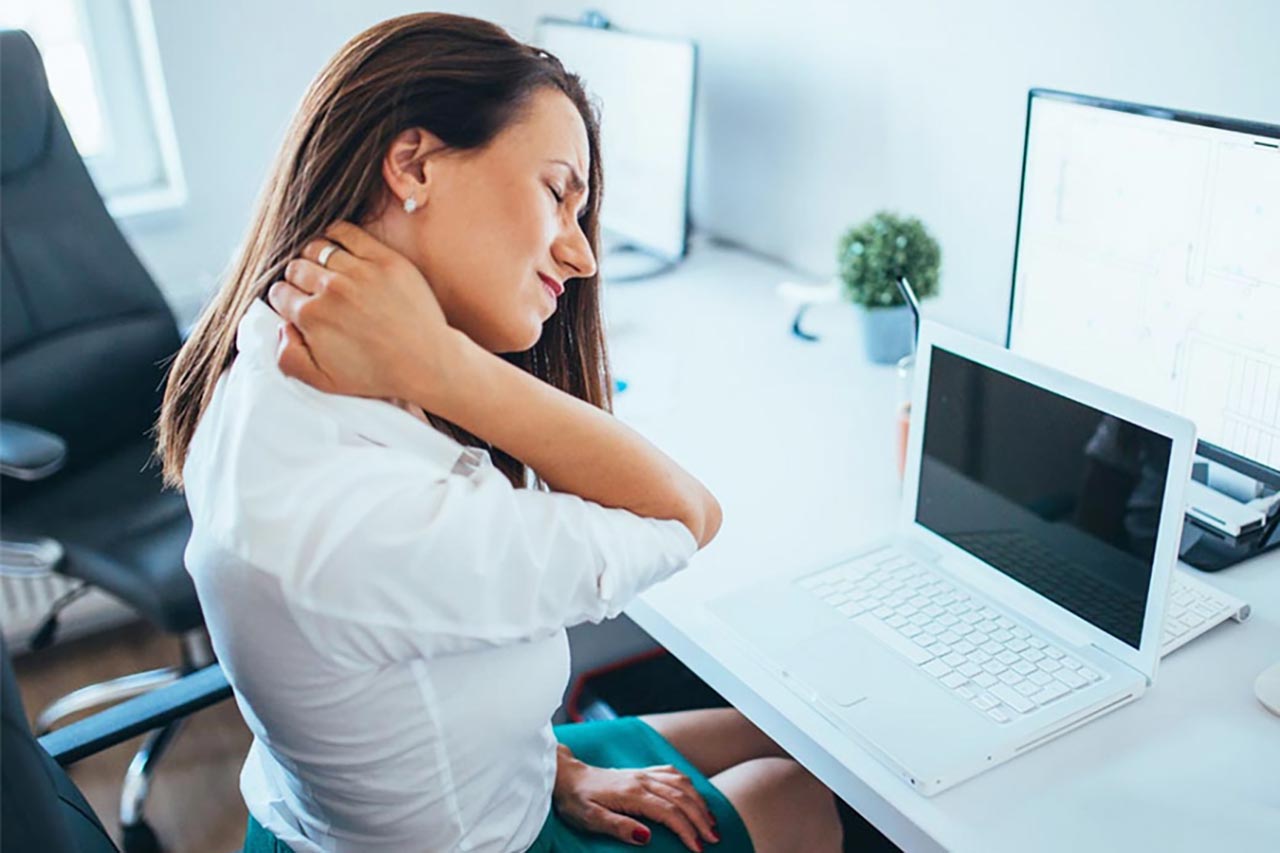 Đau mỏi vai gáy của dân văn phòng